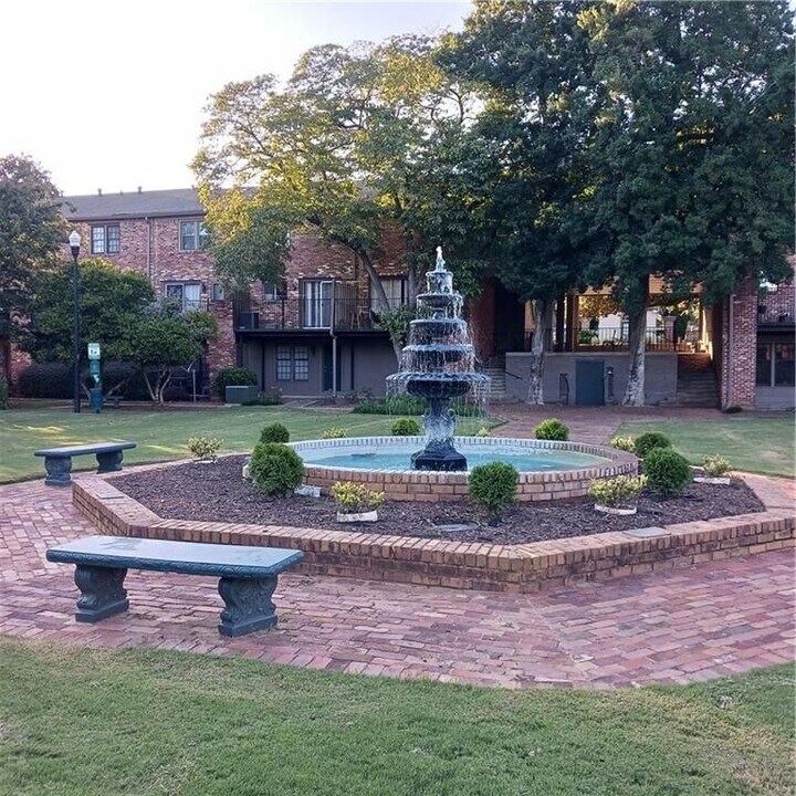 3101 Colonial Way in Chamblee, GA - Foto de edificio