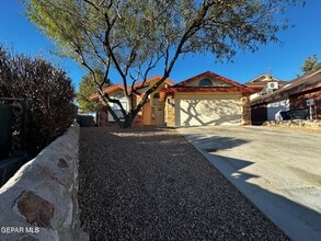 7501 Windcrest Dr in El Paso, TX - Building Photo - Building Photo