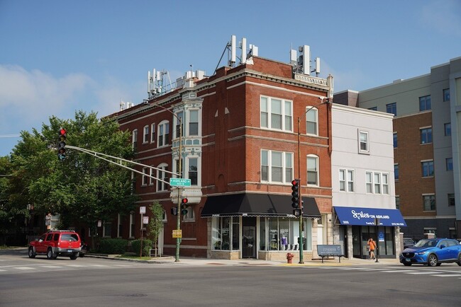 3559 N Ashland Ave, Unit M02H