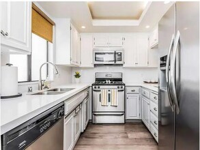 1606 S Barrington Ave, Unit 6 in Los Angeles, CA - Building Photo - Building Photo