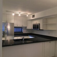 2180 Brickell Ave in Miami, FL - Building Photo - Building Photo