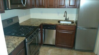 525 Fitzwater St in Philadelphia, PA - Building Photo