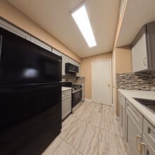 8101 W Flamingo Rd in Las Vegas, NV - Foto de edificio - Building Photo