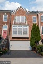 42724 Rolling Rock Square in Chantilly, VA - Building Photo