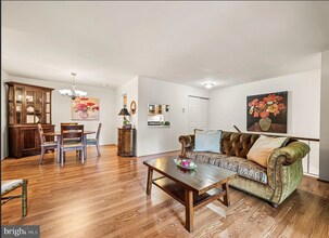 31 Old Forge Crossing in Devon, PA - Building Photo - Building Photo