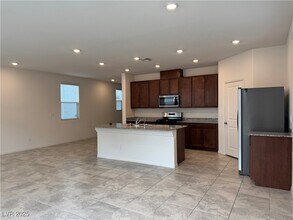 7006 Sylmar Ave in Las Vegas, NV - Building Photo - Building Photo