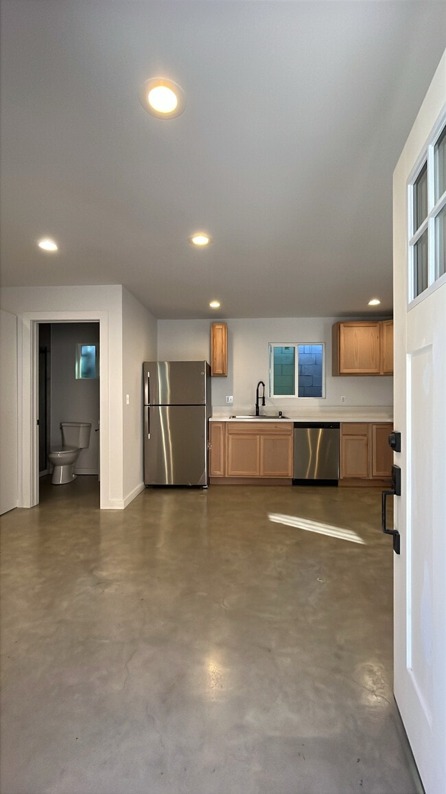 214 N Burlington Ave in Los Angeles, CA - Building Photo - Building Photo