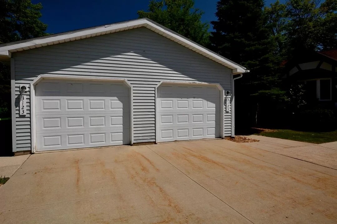 3123 Beech St in Midland, MI - Foto de edificio