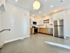 1607 Tremont St, Unit 1 in Boston, MA - Foto de edificio - Building Photo