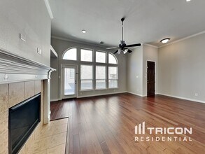 1045 Kaylie St in Grand Prairie, TX - Building Photo - Building Photo