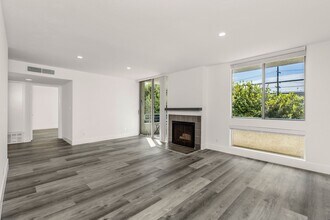 1751 S Bentley Ave in Los Angeles, CA - Foto de edificio - Building Photo