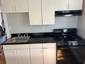 77 Walden St, Unit 3 Apartamentos