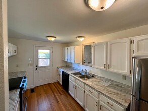 2570 Aztec Ave in Medford, OR - Building Photo - Building Photo