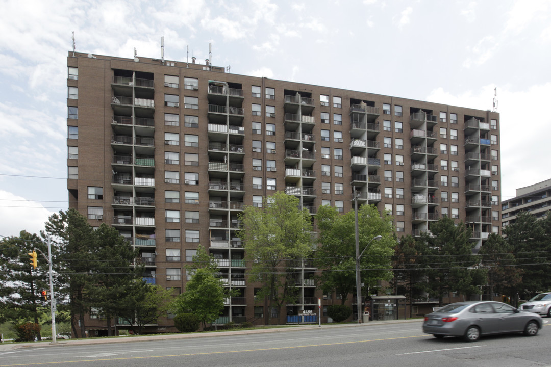 Sheppard Place in Toronto, ON - Building Photo