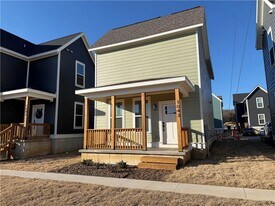 1043 S Laramie Hts in Fayetteville, AR - Building Photo