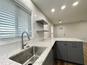 517 Gillis St in Kansas City, MO - Building Photo - Building Photo