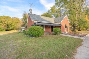 733 Falls Rd in Rocky Mount, NC - Building Photo