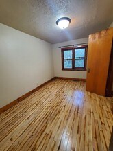 240 S Healy Ave, Unit Upper in Negaunee, MI - Foto de edificio - Building Photo