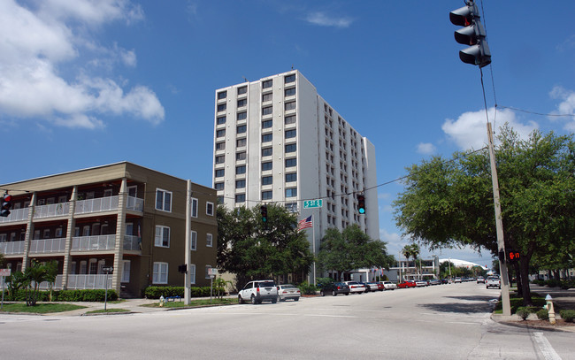 540 Town Center in St. Petersburg, FL - Foto de edificio - Building Photo