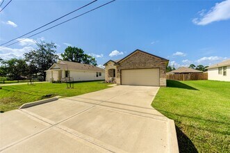 742 Brown Rd in Dayton, TX - Building Photo - Building Photo