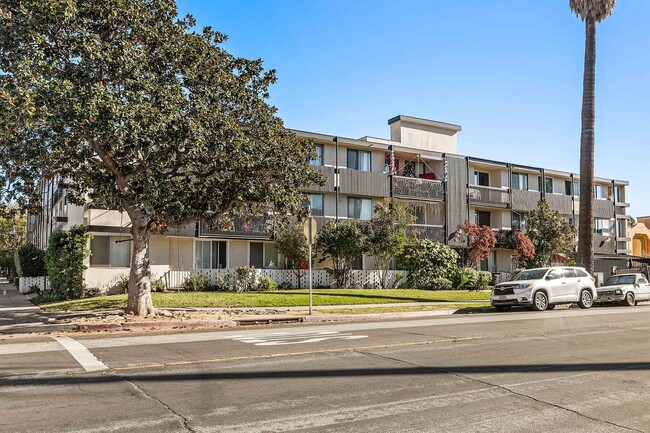 1500 Gramercy Place in Los Angeles, CA - Foto de edificio - Building Photo