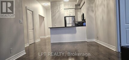 1 Elm Dr W in Mississauga, ON - Building Photo - Building Photo