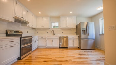 25 Oakleaf Dr in Waterbury, CT - Building Photo - Building Photo