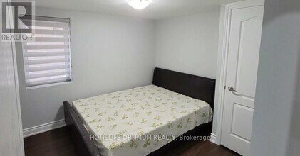 165 Russell Creek Dr in Brampton, ON - Building Photo - Building Photo