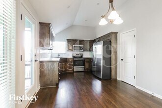 10736 N Laurel Ave in Kansas City, MO - Building Photo - Building Photo