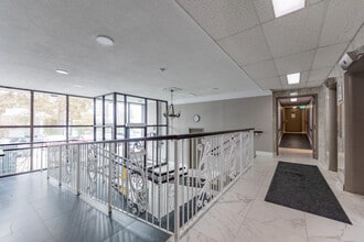 Hillview Towers in Belleville, ON - Building Photo - Building Photo