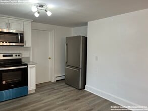 67 Cedar St, Unit #2 in Malden, MA - Building Photo - Building Photo