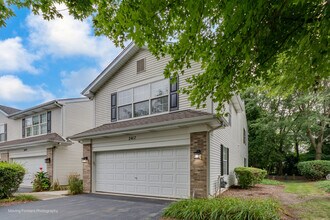 2417 Stoughton Cir in Aurora, IL - Building Photo - Building Photo