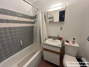 845 Beacon St, Unit 203 in Boston, MA - Building Photo - Building Photo