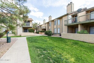 5236 W Peoria Ave in Glendale, AZ - Building Photo