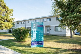 Lauderdale Manor in Edmonton, AB - Building Photo - Building Photo