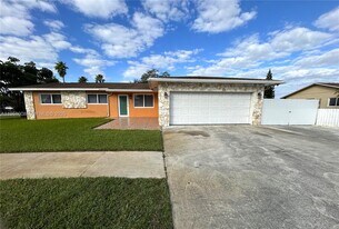 19102 NW 33rd Pl in Miami Gardens, FL - Building Photo