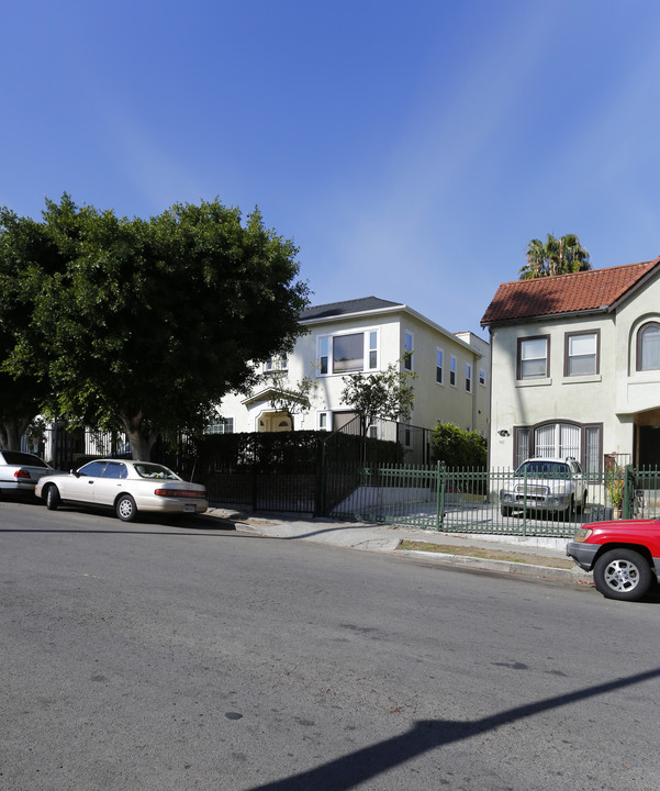 913 Mariposa Ave in Los Angeles, CA - Building Photo