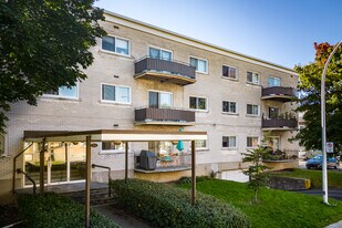 40 Marian Av in Dorval, QC - Building Photo