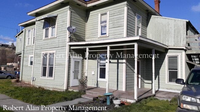 104 SE 4th St in Pendleton, OR - Building Photo - Building Photo