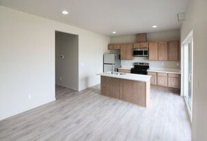 1200 N 8th Ave in Othello, WA - Building Photo