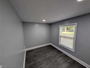 344 Wilshire Dr in Eden, NC - Building Photo - Building Photo