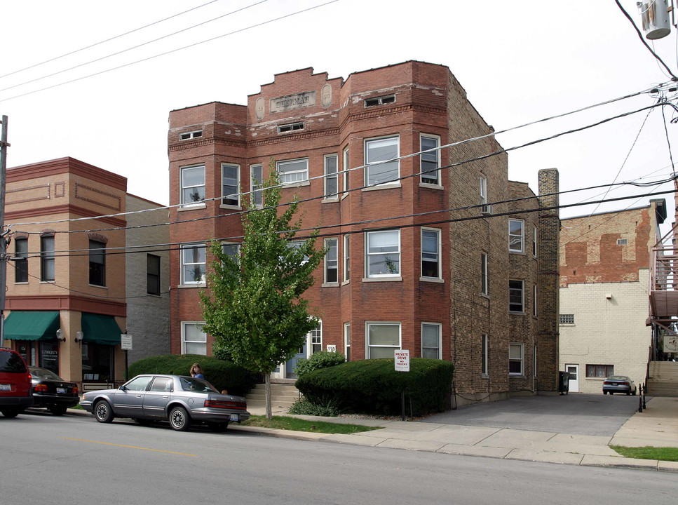 118 S Jefferson St in Woodstock, IL - Building Photo