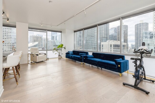 8 E Randolph St, Unit 2005 in Chicago, IL - Building Photo - Building Photo