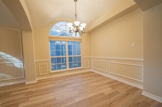 2002 Gardenridge Dr in Glenn Heights, TX - Building Photo - Building Photo