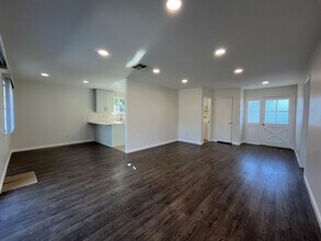 23844 Victory Blvd in Los Angeles, CA - Building Photo - Building Photo