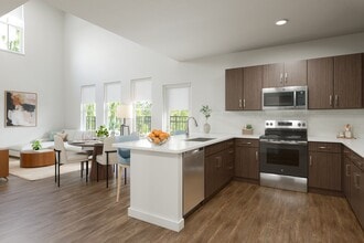 Solaris at Kissimmee in Kissimmee, FL - Foto de edificio - Building Photo