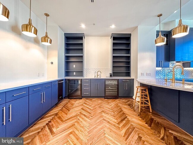 10 E Lee St in Baltimore, MD - Building Photo - Building Photo