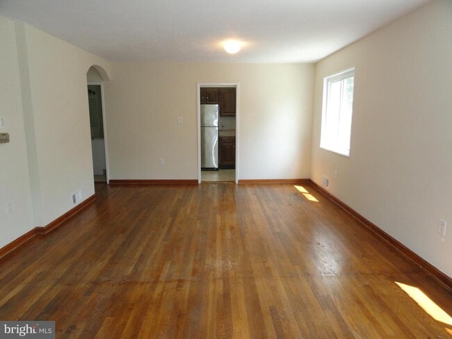 property at 4 E Chapman St