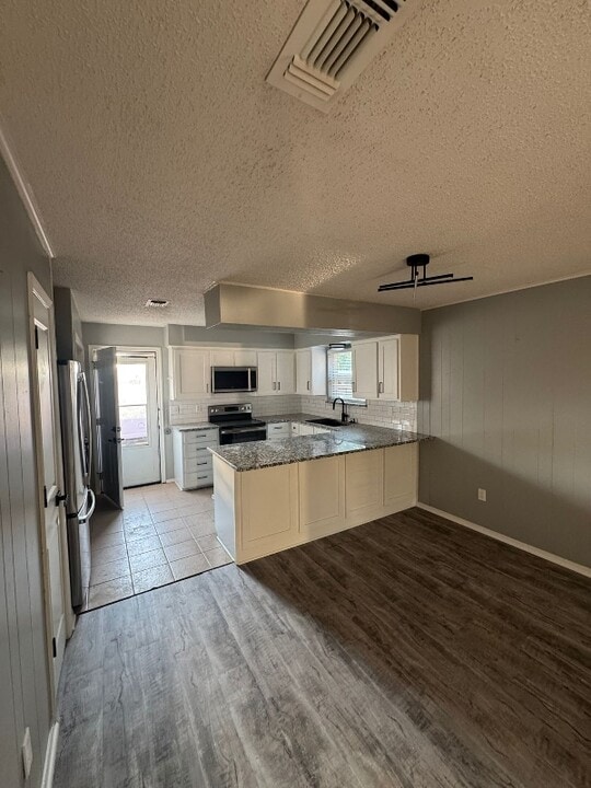 2304 Westchester Dr in Pantego, TX - Foto de edificio