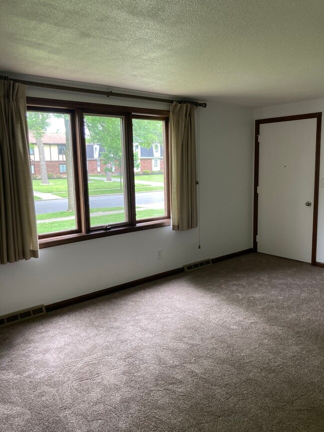 182 Denrose Dr, Unit 2
